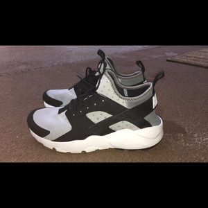 Air Huarache Run Ultra Wolf Grey Black • Size 9.5